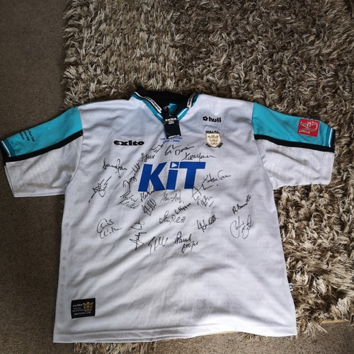 Bnwt signed 2002 hull fc - ,