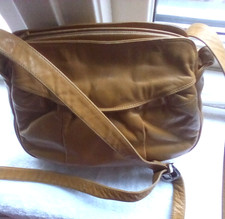Enny Iconic mustard yellow leather shoulder bag 21 x 17 x 8cm great  condition