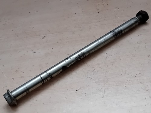 Rear wheel spindle - spindle, honda