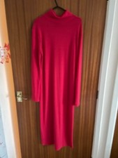 Marina Kaneva red long sleeves