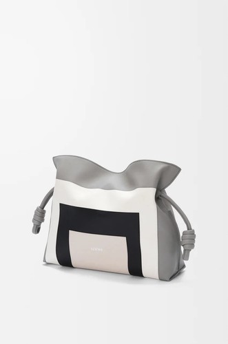 Loewe medium clutch nappa - medium, in