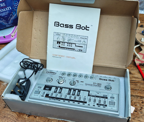 Cyclone analogic bass - analogic, bot