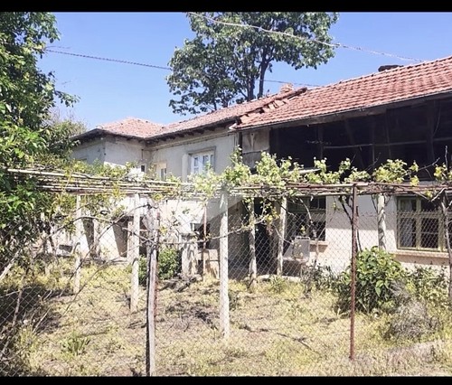 Room houses for - 2,