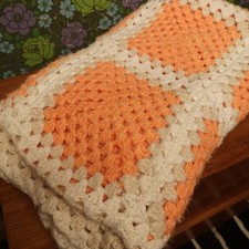 Vintage Retro Peach White