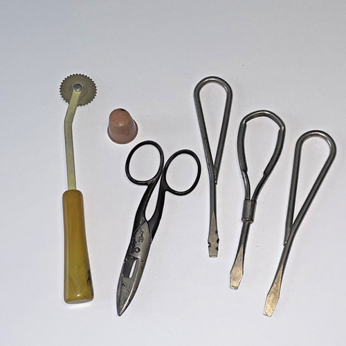 Vintage sewing tools lot - lot, of