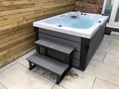 Black diamond hot tub - tub, 1
