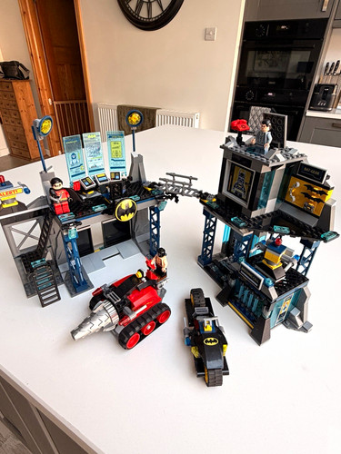 Lego the batcave 6860 batman - batcave,