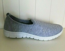 WOMENS ACTIVE WALKERS SIZE 4