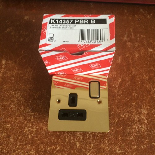 Socket switched flat - socket,