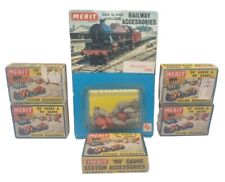 6X VINTAGE MERIT OO GAUGE STATION ACCESSORIES FIGURES & TRACKSIDE ITEMS BOXED
