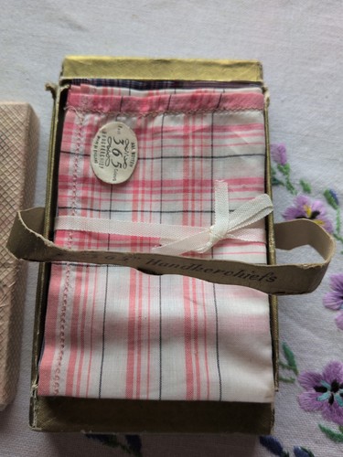 Ladies vintage handkerchiefs - 4,