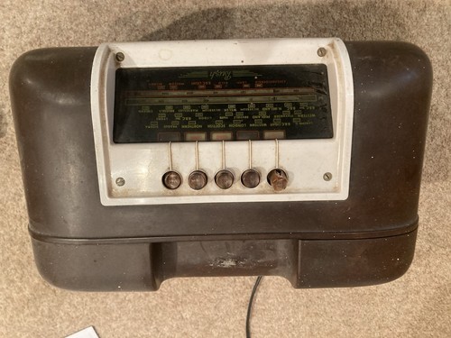 Bakelite bush valve radio - bush,