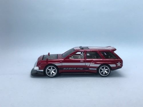 Hot wheels nissan - hot, 1/64