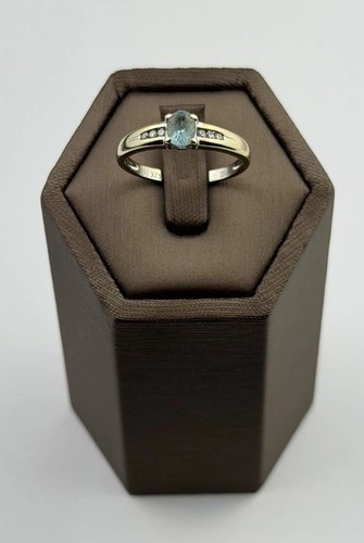 Aquamarine and diamond 9ct - aquamarine,