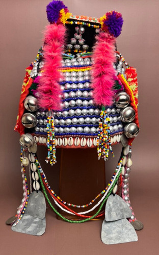 Rare well adorned akha - akha, hill