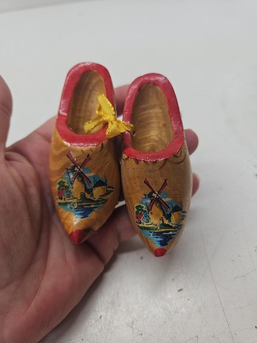 Small vintage wooden dutch - small,