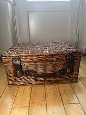 Excellent Condition: Brown Large Wicker Basket With Handle (45L x 31W x 20cm H)