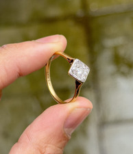 Solid 18ct Gold & Platinum Diamond Cluster Ring 3.0g Art Deco Style Not Scrap