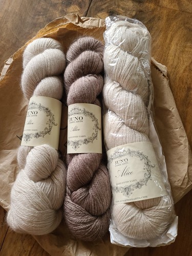 Destash juno fibre arts - juno, alice