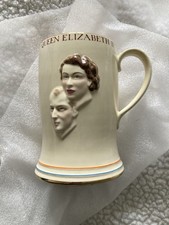 Crown Devon fielding Queen