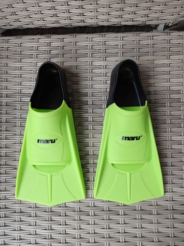 Maru short blade fins - short, swimming