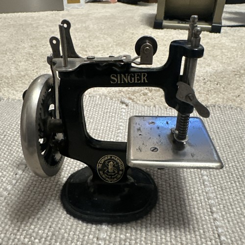 Vintage singer model - singer,