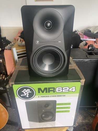 Pair mackie mr624 powered - pair,
