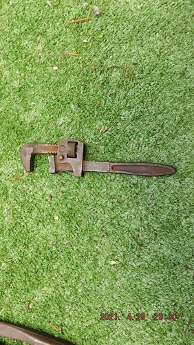 Small vintage monkey pipe - vintage,