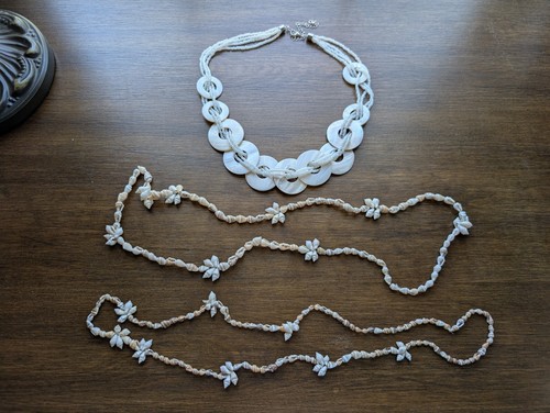 Jewelery lot white shell - 35:,