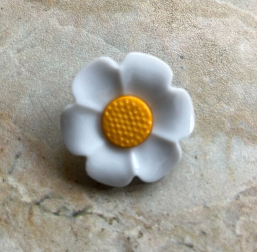 Daisy shanked buttons 22mm dia - shanked,