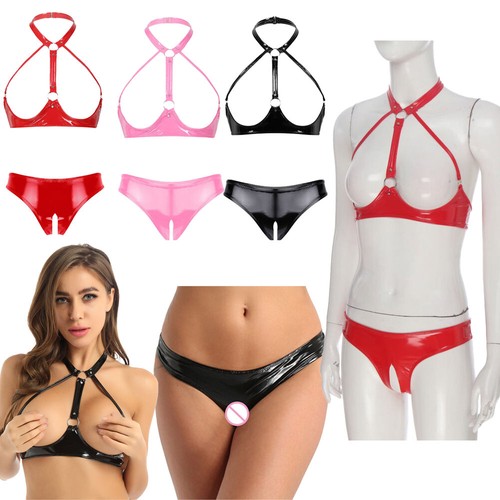 Women exposed breasts - women's,