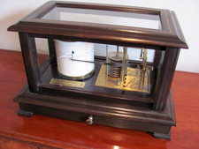 Barograph (Russell London)