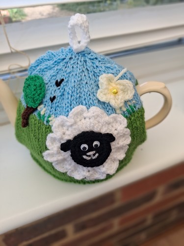 Hand knitted sheep tea - ,
