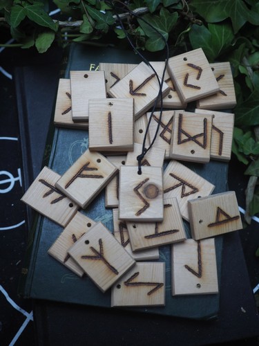 Set elder futhark - of, rune