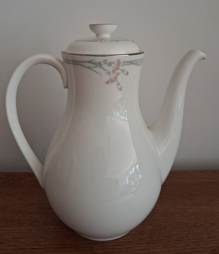 Royal doulton bone china - royal,