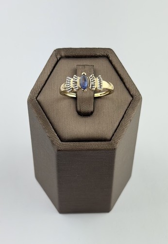Sapphire and diamond 9ct - sapphire,