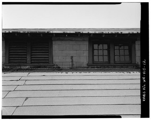 Monitor house louvered windows - monitor,