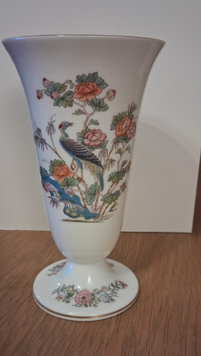 Wedgwood kutani crane vase - kutani,