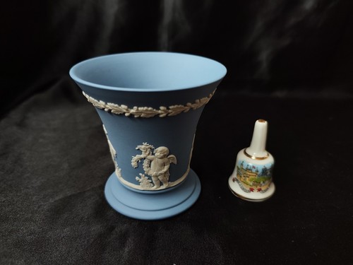 Wedgwood jasperware trumpet - wedgwood,