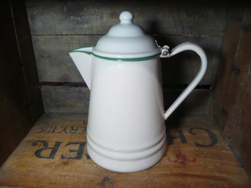 Vintage creme with green trim - with,