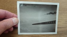 WW2 ORIGINAL RARE PRESS PHOTO USAF B17 IN FLIGHT TAKEN FROM AIRCRAFT 4.5 X 3.5"