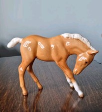 SUPERB BESWICK PORCELAIN PALOMINO 'FOAL (LARGE-HEAD DOWN)'  947