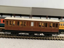 Hattons H4-6CL-1601 Genesis 6 Wheel Composite Lavatory 1st/3rd 271 LBSCR Umber