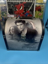 NECA Twilight eclipse  Vintage Edward & Bella Trunk Chest Jewelry Box *RARE