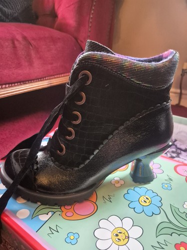 Irregular choice coffee - irregular, break