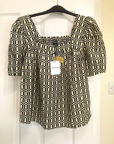 Whistles black white link - &,