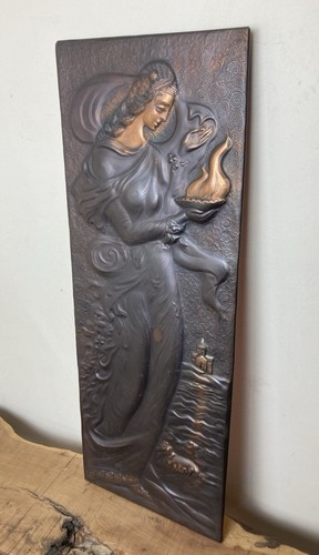 Vintage art nouveau lady