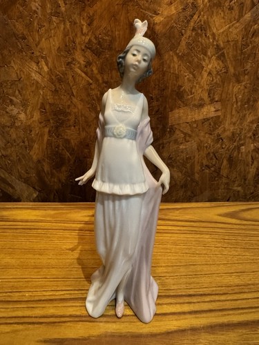 Lladro porcelain figurine - lladro,