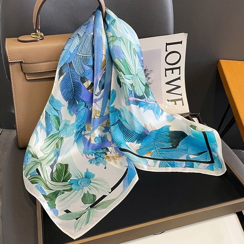 Blue floral 100 mulberry - 27",