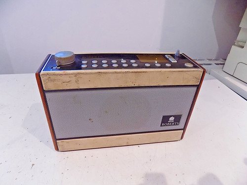 Roberts r737 fm portable - r737, mw